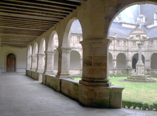 monastère invisible cloître