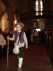 Clément Danet, âgé de 6 ans et demi, – dont le papa est boucher – à l’image de l’histoire du P. Deshayes– a ouvert la célébration en interprétant le rôle de Gabriel Deshayes, enfant.