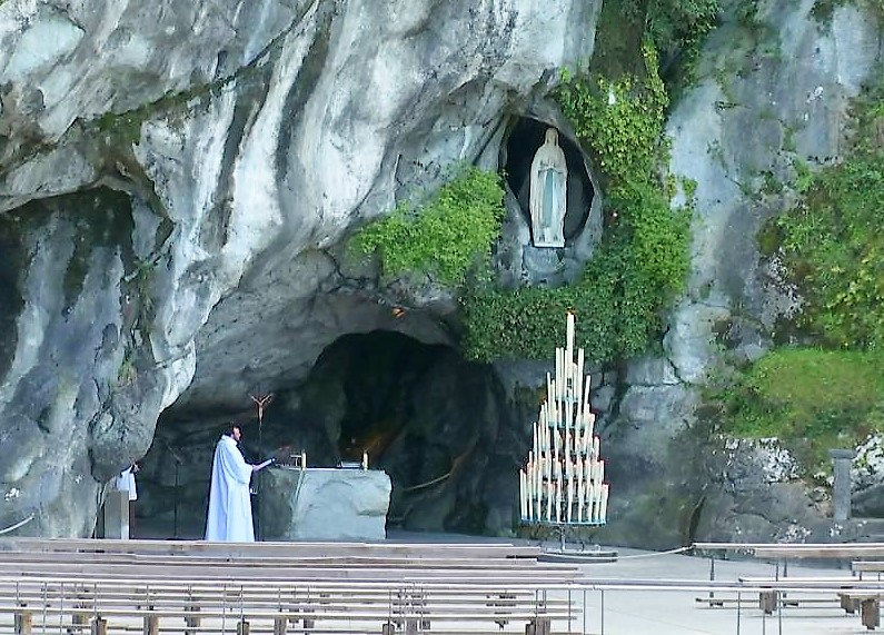 Lourdes 2020 : un pèlerinage avec Marie dans la grotte de notre coeur ...