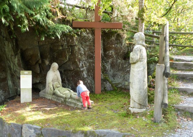 Cette image a un attribut alt vide ; le nom du fichier est Pélé-Lourdes-oct-2021-Chemin-de-croix-Callac2-630x450.jpg